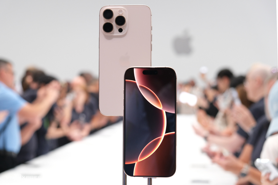 sửa m&agrave;n h&igrave;nh iPhone 16 Pro Max